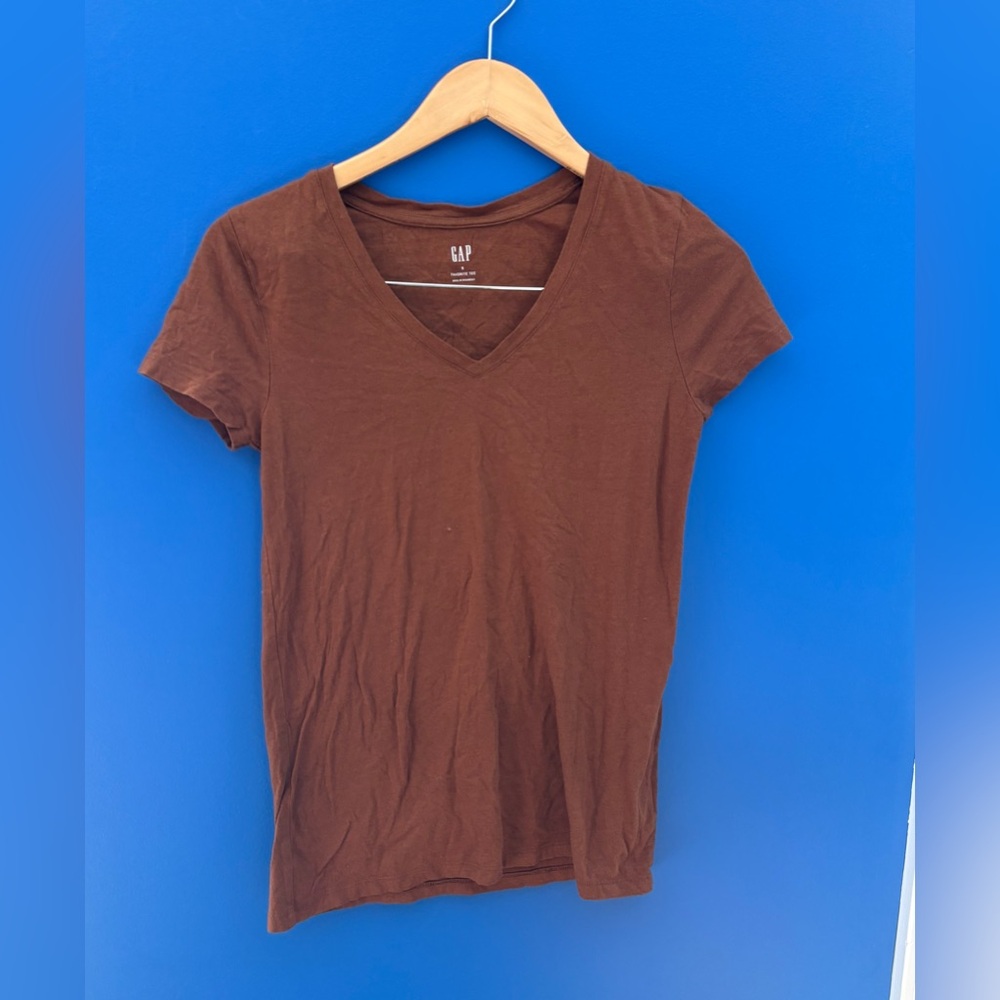 {GAP} Women's Chocolate Brown V-Neck Tee